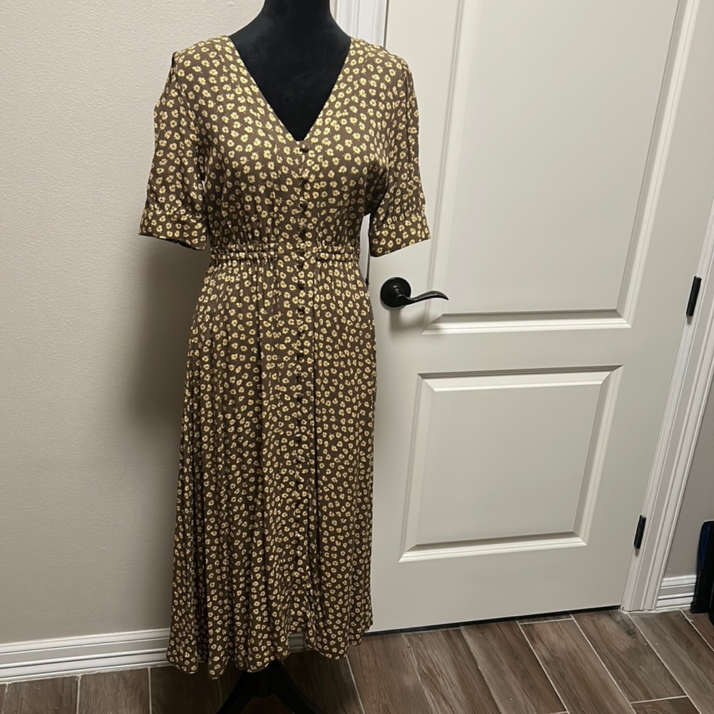 Worn twice. Madewell in general for me runs big so this fits more like a 6.